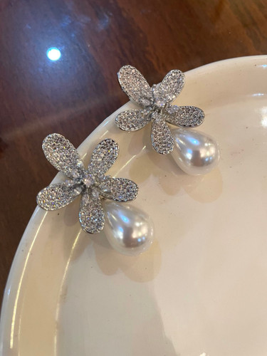 گوشواره گل جواهری نگین اتریشی