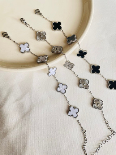 دستبند ونکلیف نقره ای مشکی سفید