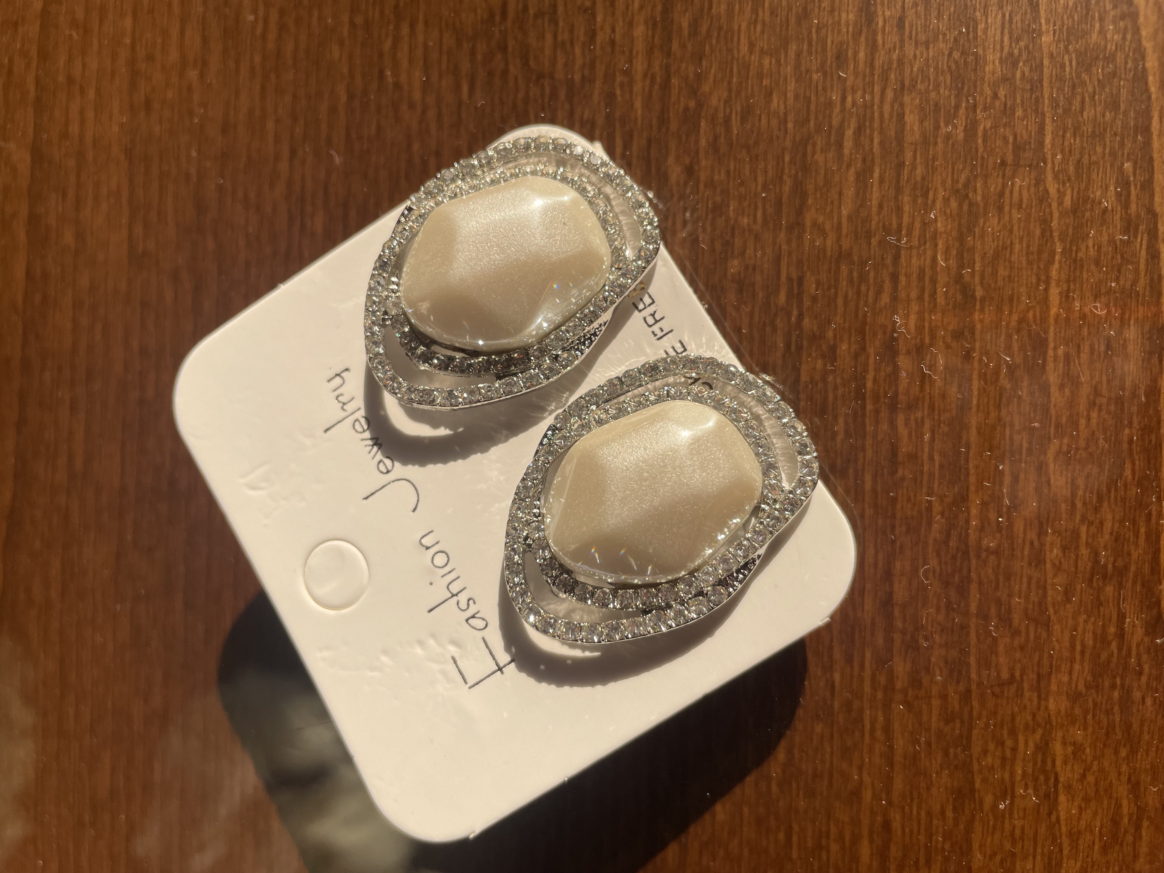 گوشواره مرواریدی باروک